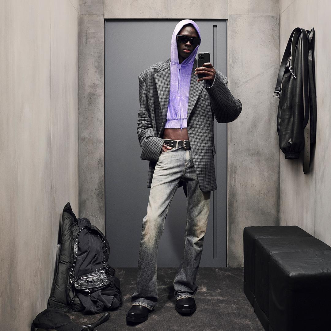 Balenciaga Drops Super Destroyed Denim for Summer 23 Hypebeast #45 Balenciaga Drops Super Destroyed Denim for Summer 23 Hypebeast