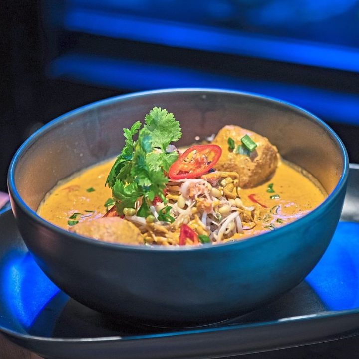 Free Mocktails and Garlic Bread when you order Lobster Laksa Suria KLCC